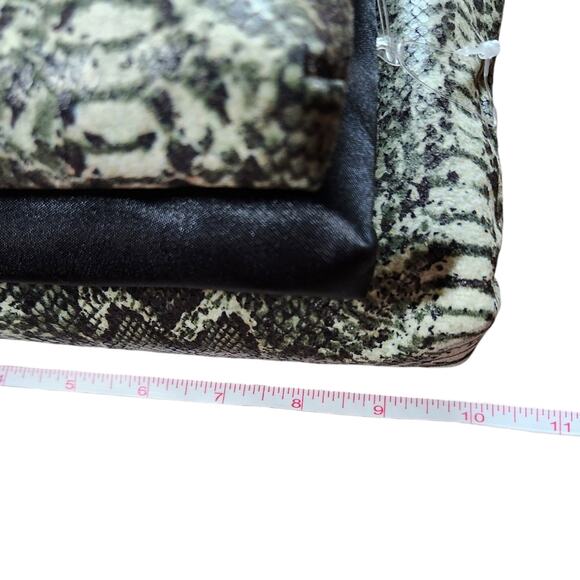 Celebrity cosmetic bag set of 3 snakeskin NEW - Picture 4 of 5